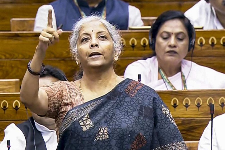 ভারতের কেন্দ্রীয় অর্থমন্ত্রী লোকসভায় আর্থিক সমীক্ষা রিপোর্ট পেশ করলেন